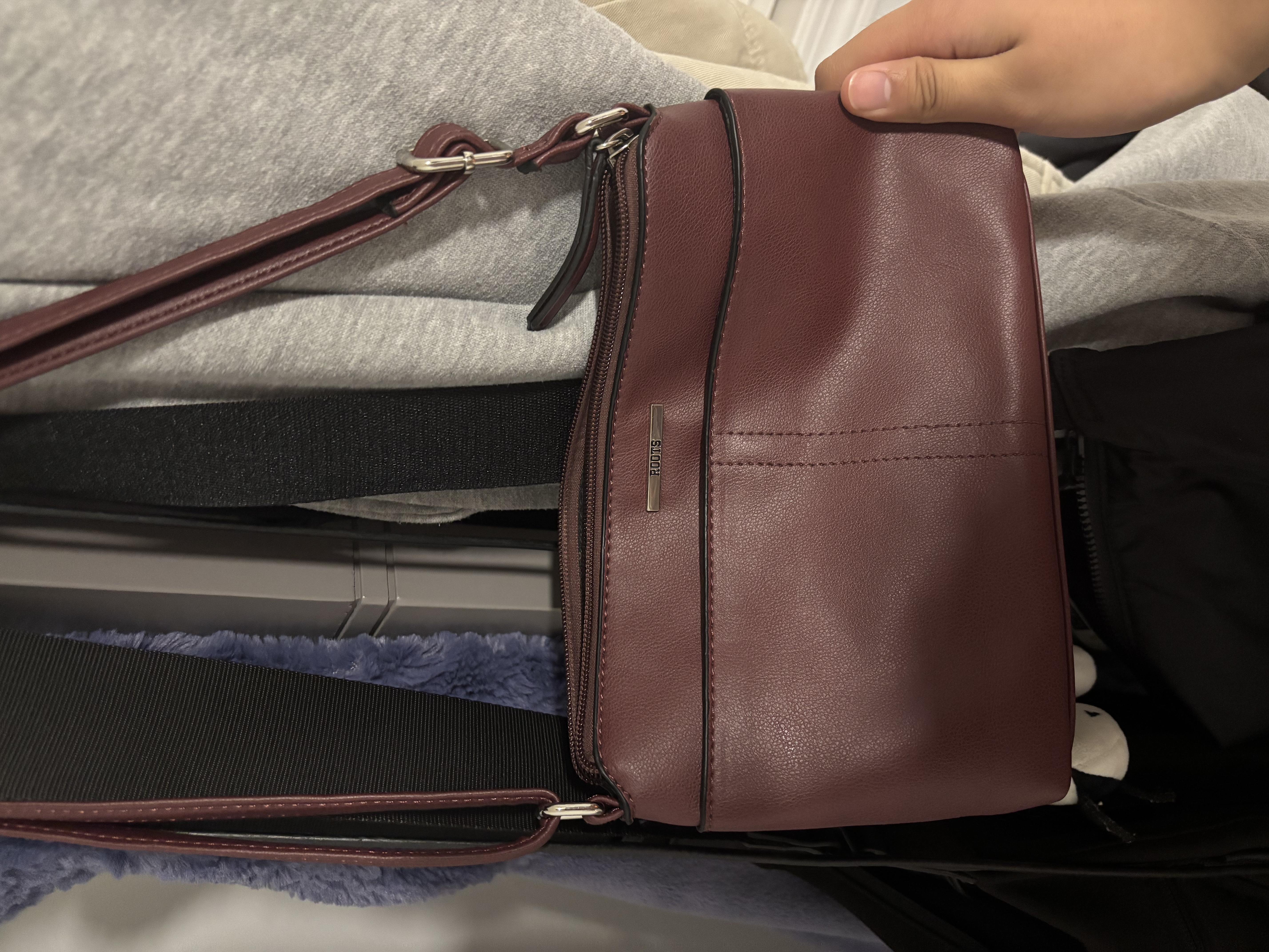 Wearable-interaction with a purse. Lights turn on when the purse pocket is opened to show contents inside.